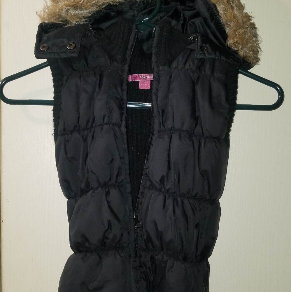 Take Out girls vest w/ fur trim hood. Sz:7